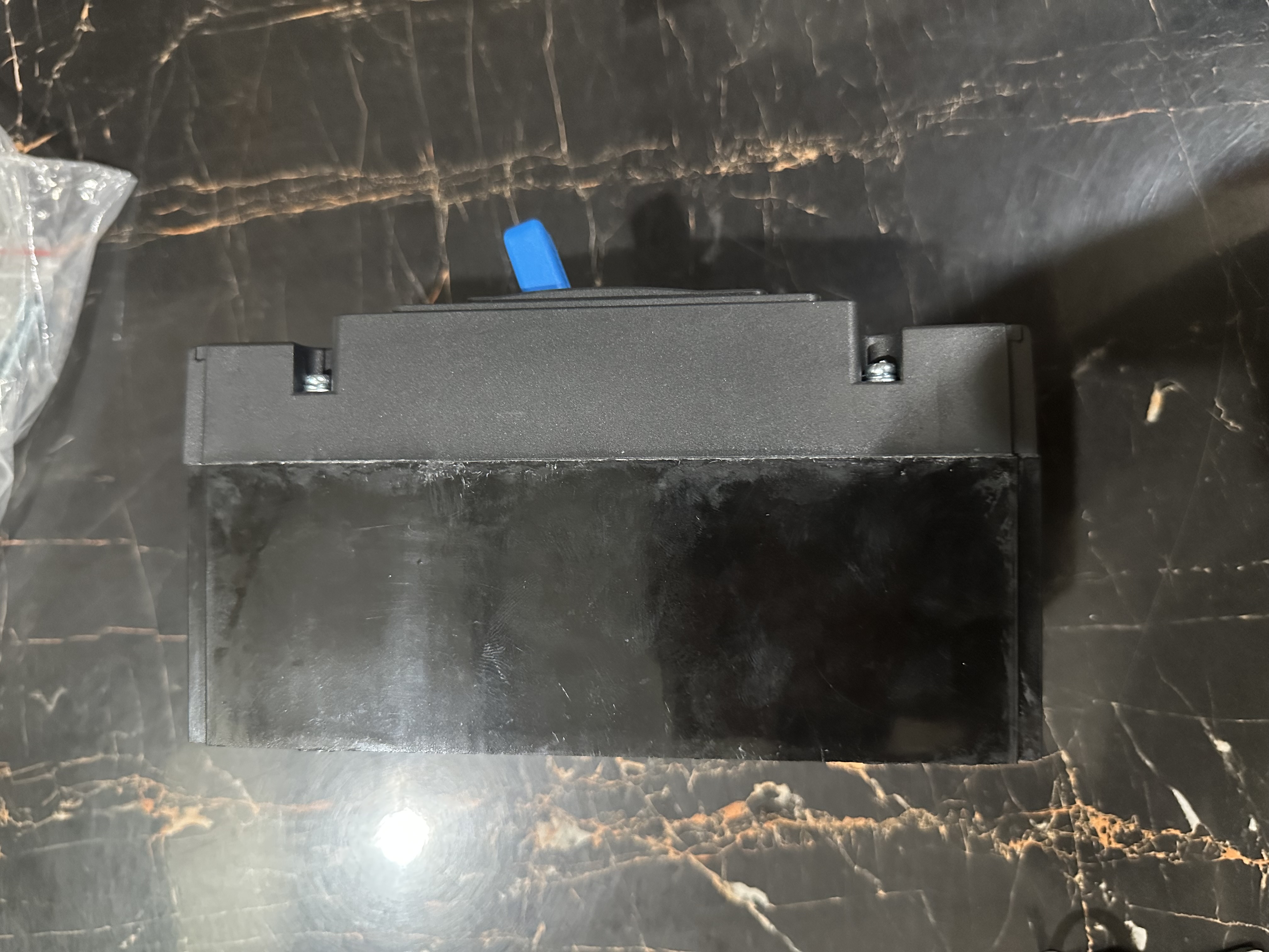 TOMZN DC MCCB TOM7Z-250/2300 – 250A 1000V DC Molded Case Circuit Breaker for Solar Systems 4