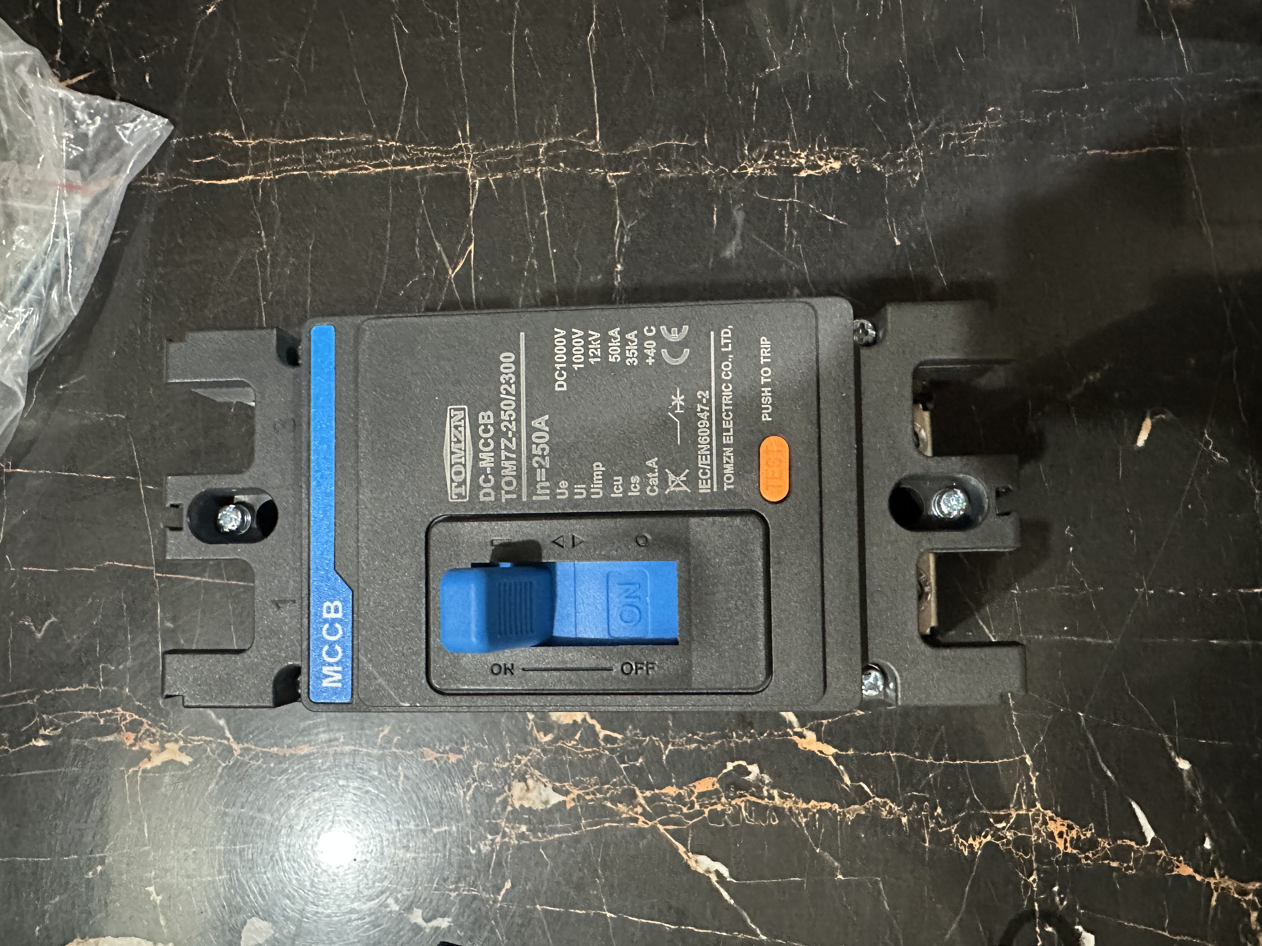 TOMZN DC MCCB TOM7Z-250/2300 – 250A 1000V DC Molded Case Circuit Breaker for Solar Systems 6